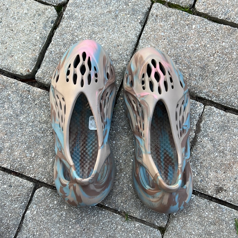 YEEEZY FOAM RUNNER - Picture 4 of 6